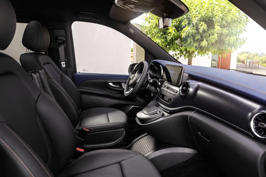Интерьер Mercedes-Benz EQV (W447) 2019 года  (WW) (фото 15 из 56)